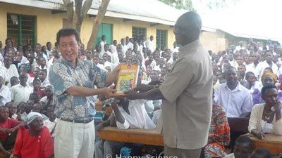 アフリカ・ウガンダの3つの学校でチャリティ活動を行いました