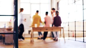 Q.「拝礼（はいれい）」や皆で声を揃えての「お祈り」など、慣れない行動様式にとまどうことがあるのですが…。