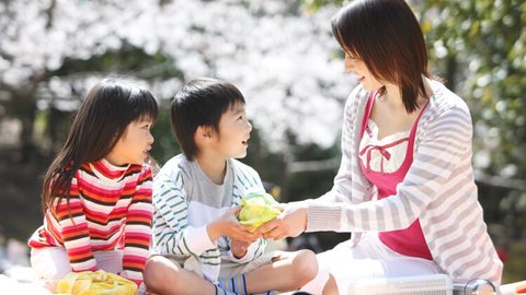 「怒らない」「キツイ言葉を出さない」で、子供たちがイキイキした家庭へ【幸福の科学 信仰体験】