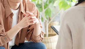 「洗脳されるんじゃないかと不安だった」入信1年後の幸福の科学信者にインタビュー