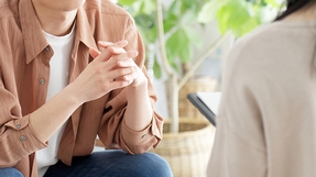 「洗脳されるんじゃないかと不安だった」入信1年後の幸福の科学信者にインタビュー【幸福の科学に入会してみた】